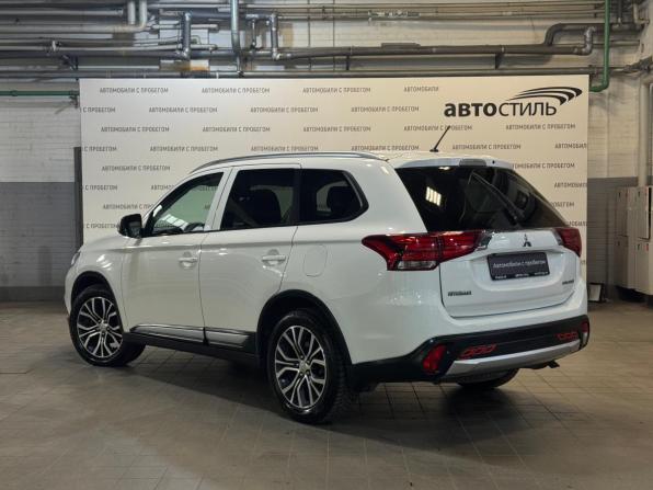 Mitsubishi Outlander III Рестайлинг 2 с пробегом 2015 года, цена 1 699 000 рублей, 135000 км, внедорожник, Автокод Объявления