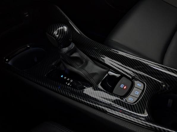 Toyota C-HR I Рестайлинг с пробегом 2021 года, цена 2 649 000 рублей, 47653 км, внедорожник, Автокод Объявления