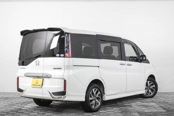 Honda Stepwgn V с пробегом 2016 года, цена 1 849 000 рублей, 117000 км, минивэн, Автокод Объявления