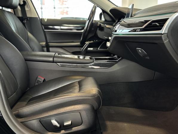 BMW 7 серии VI (G11/G12) с пробегом 2017 года, цена 3 300 000 рублей, 191454 км, седан, Автокод Объявления