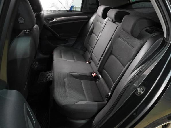 Volkswagen Golf VII Рестайлинг с пробегом 2018 года, цена 1 729 000 рублей, 196737 км, хэтчбек, Автокод Объявления