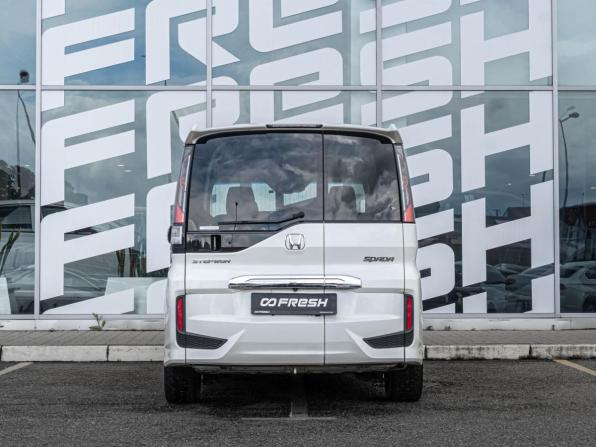 Honda Stepwgn V Рестайлинг с пробегом 2018 года, цена 2 130 000 рублей, 99897 км, минивэн, Автокод Объявления