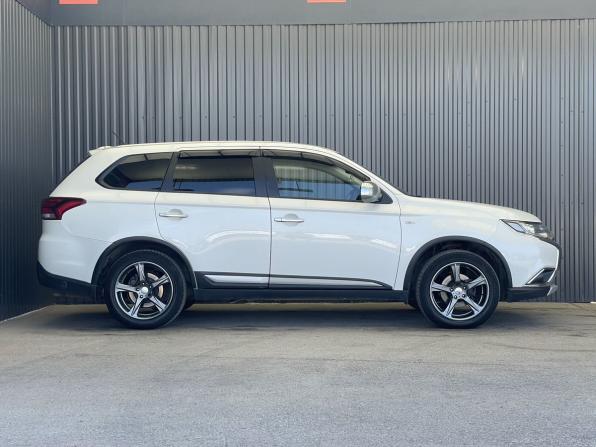 Mitsubishi Outlander III Рестайлинг 2 с пробегом 2015 года, цена 1 547 000 рублей, 179212 км, внедорожник, Автокод Объявления