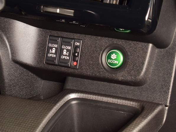 Honda Stepwgn V с пробегом 2017 года, цена 1 664 995 рублей, 160538 км, минивэн, Автокод Объявления