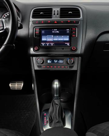 Volkswagen Polo V Рестайлинг с пробегом 2018 года, цена 1 275 000 рублей, 85339 км, седан, Автокод Объявления