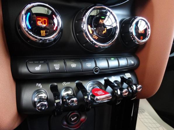 Mini Hatch III (F55/F56) Рестайлинг с пробегом 2021 года, цена 3 230 000 рублей, 92124 км, хэтчбек, Автокод Объявления