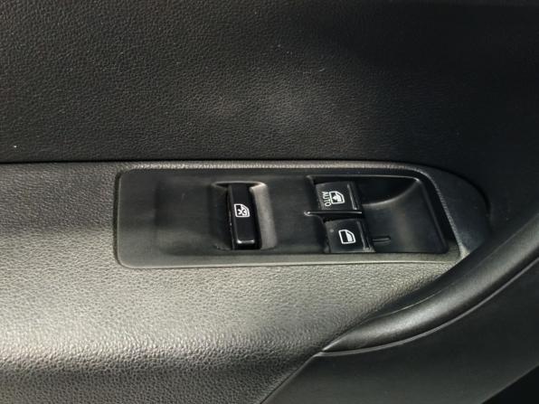 Volkswagen Polo V с пробегом 2015 года, цена 1 075 000 рублей, 86791 км, седан, Автокод Объявления
