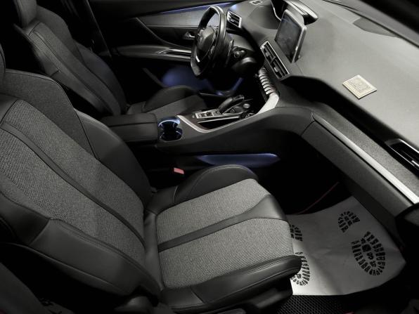 Peugeot 3008 II с пробегом 2018 года, цена 1 499 000 рублей, 56000 км, внедорожник, Автокод Объявления