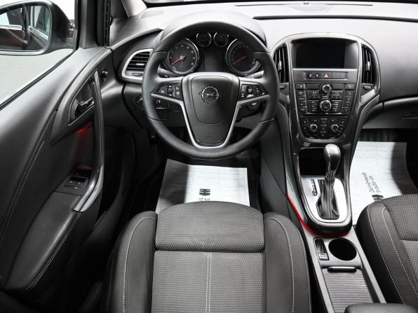 Opel Astra J Рестайлинг с пробегом 2013 года, цена 995 000 рублей, 121950 км, универсал, Автокод Объявления