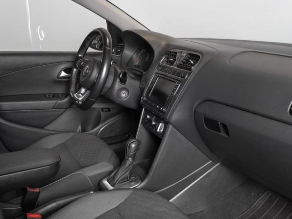 Volkswagen Polo V Рестайлинг с пробегом 2018 года, цена 1 375 000 рублей, 109190 км, седан, Автокод Объявления