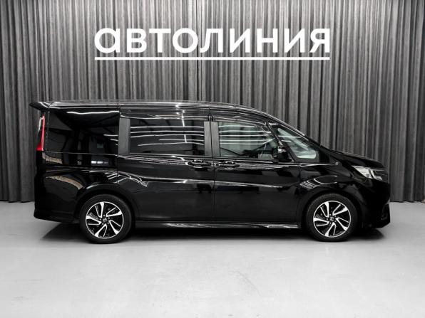 Honda Stepwgn V Рестайлинг с пробегом 2017 года, цена 2 085 000 рублей, 92000 км, минивэн, Автокод Объявления