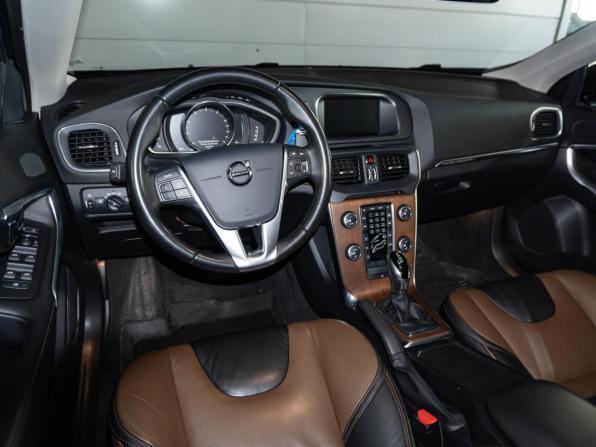Volvo V40 Cross Country I Рестайлинг с пробегом 2019 года, цена 2 310 000 рублей, 51926 км, хэтчбек, Автокод Объявления