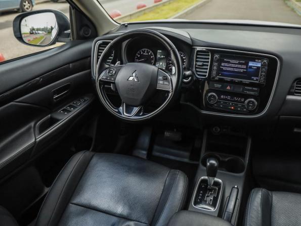 Mitsubishi Outlander III Рестайлинг 2 с пробегом 2015 года, цена 1 579 777 рублей, 193986 км, внедорожник, Автокод Объявления