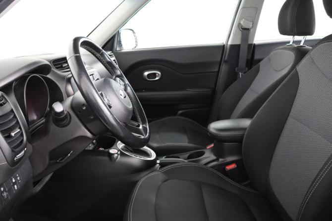 Kia Soul II Рестайлинг с пробегом 2018 года, цена 1 359 000 рублей, 132000 км, хэтчбек, Автокод Объявления