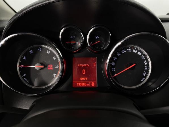 Opel Astra J Рестайлинг с пробегом 2012 года, цена 750 000 рублей, 193968 км, седан, Автокод Объявления