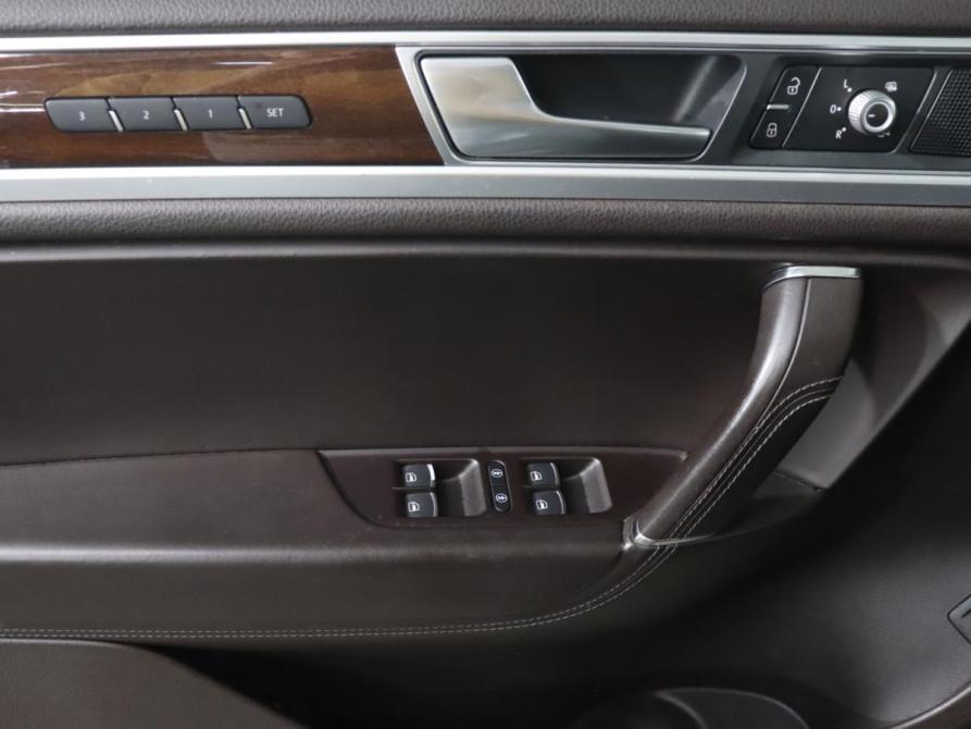 Volkswagen Touareg II Рестайлинг Москва  - изображение 21