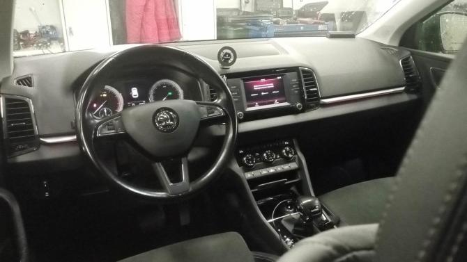 Skoda Karoq I Рестайлинг с пробегом 2020 года, цена 1 870 000 рублей, 122516 км, внедорожник, Автокод Объявления