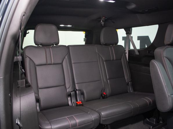 Chevrolet Suburban XII с пробегом 2023 года, цена 11 499 000 рублей, 2280 км, внедорожник, Автокод Объявления
