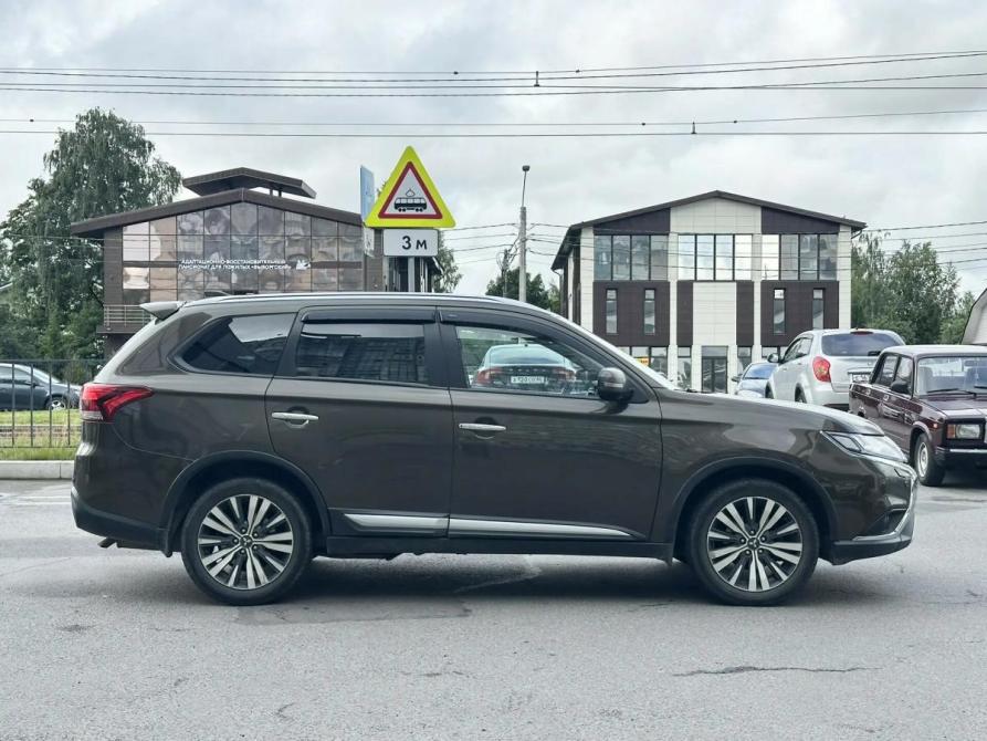 Mitsubishi Outlander III Рестайлинг 3 Санкт-Петербург  - изображение 3