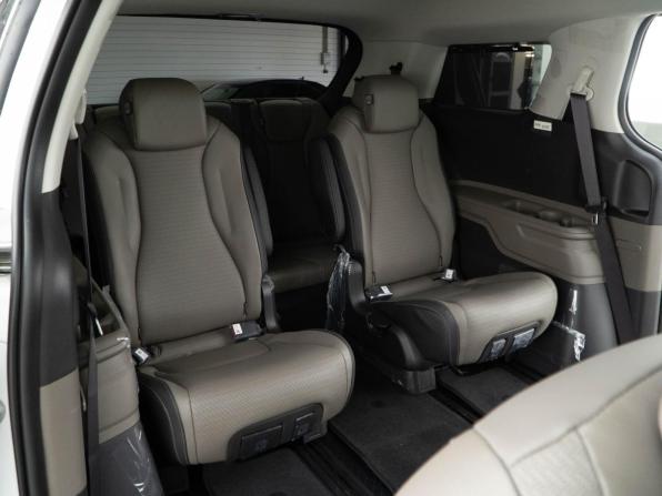 Kia Carnival IV Рестайлинг с пробегом 2025 года, цена 6 098 999 рублей, 9946 км, минивэн, Автокод Объявления