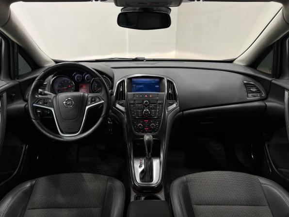 Opel Astra J с пробегом 2010 года, цена 799 000 рублей, 132710 км, хэтчбек, Автокод Объявления
