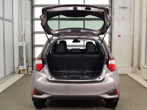 Toyota Vitz III (XP130) Рестайлинг 2 с пробегом 2017 года, цена 1 145 995 рублей, 65159 км, хэтчбек, Автокод Объявления