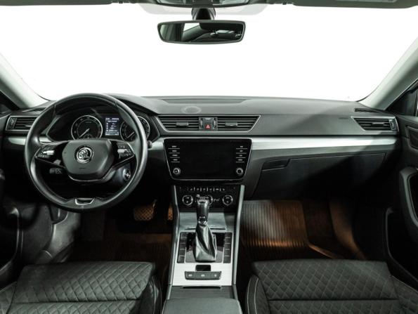 Skoda Superb III Рестайлинг с пробегом 2020 года, цена 2 570 000 рублей, 58319 км, лифтбек, Автокод Объявления