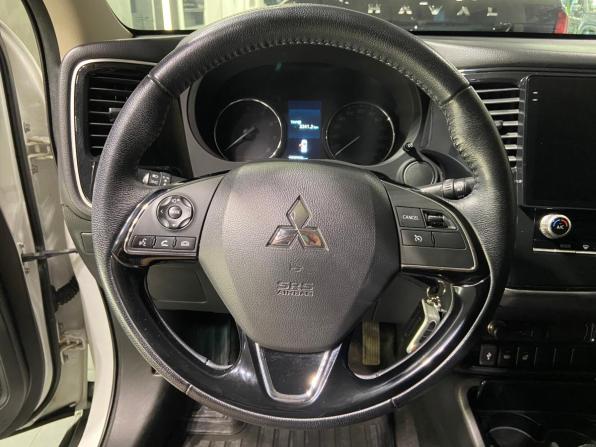 Mitsubishi Outlander III Рестайлинг 3 с пробегом 2022 года, цена 2 700 000 рублей, 68050 км, внедорожник, Автокод Объявления