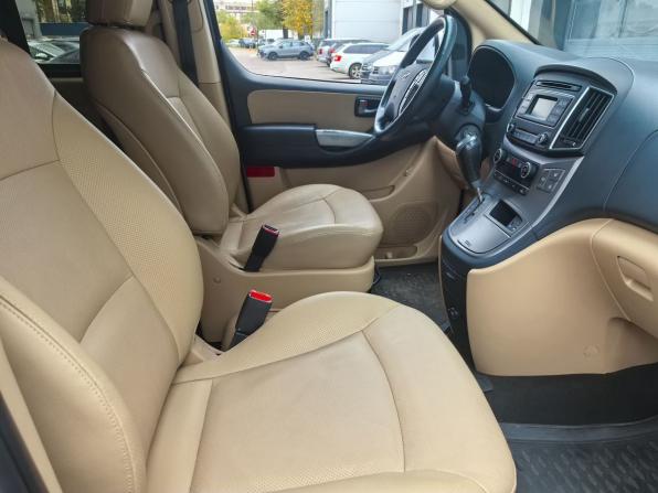 Hyundai H-1 II Рестайлинг 2 с пробегом 2018 года, цена 2 600 000 рублей, 176353 км, минивэн, Автокод Объявления