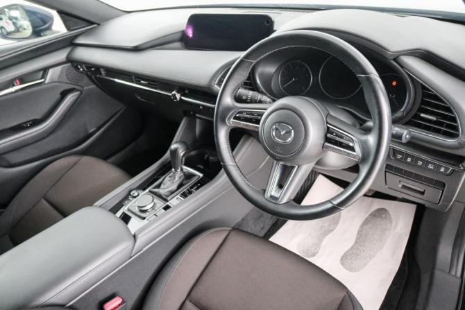 Mazda 3 IV (BP) с пробегом 2021 года, цена 2 069 000 рублей, 13250 км, хэтчбек, Автокод Объявления