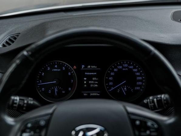 Hyundai Tucson III Рестайлинг с пробегом 2019 года, цена 1 575 000 рублей, 243118 км, внедорожник, Автокод Объявления