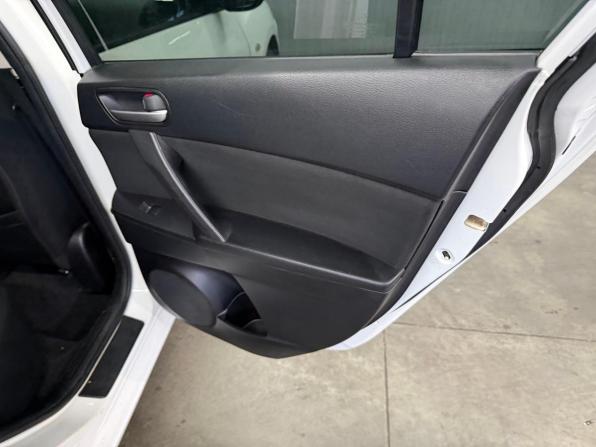 Mazda 3 II (BL) Рестайлинг с пробегом 2012 года, цена 1 077 000 рублей, 175600 км, седан, Автокод Объявления
