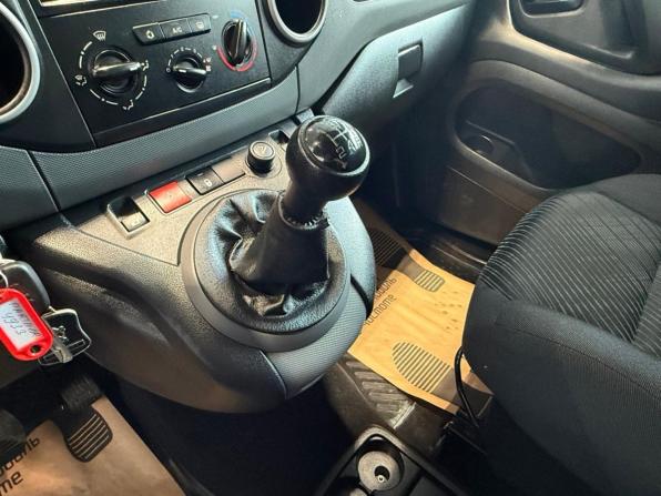 Peugeot Partner II с пробегом 2010 года, цена 656 000 рублей, 182500 км, компактвэн, Автокод Объявления
