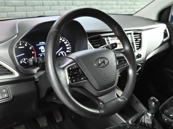 Hyundai Solaris II с пробегом 2017 года, цена 1 180 000 рублей, 140706 км, седан, Автокод Объявления