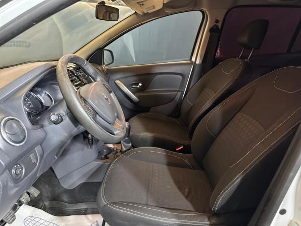 Renault Sandero II с пробегом 2015 года, цена 690 000 рублей, 178014 км, хэтчбек, Автокод Объявления