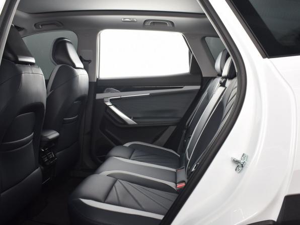 Geely Atlas II с пробегом 2023 года, цена 2 749 999 рублей, 5428 км, внедорожник, Автокод Объявления