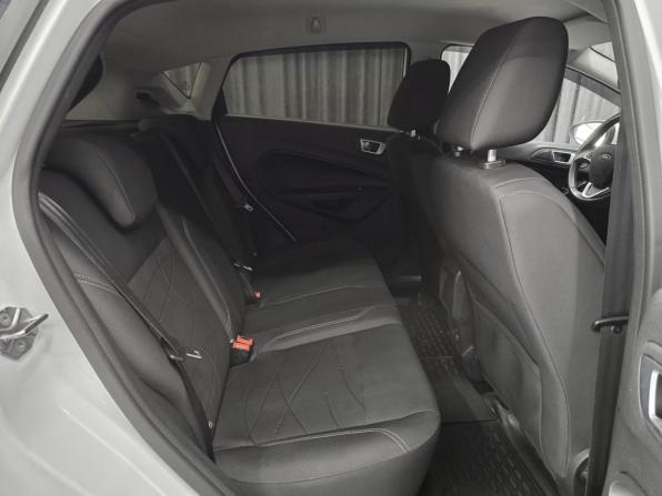 Ford Fiesta Mk6 Рестайлинг с пробегом 2018 года, цена 855 000 рублей, 73274 км, хэтчбек, Автокод Объявления