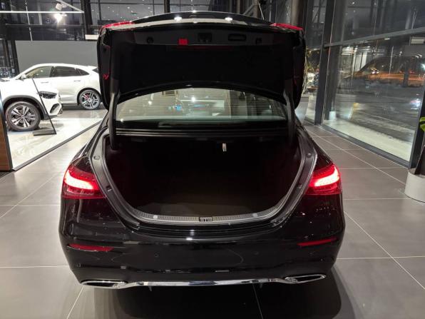 Mercedes-Benz E-Класс V (W213 S213 C238) Рестайлинг с пробегом 2024 года, цена 9 600 000 рублей, 1 км, седан, Автокод Объявления