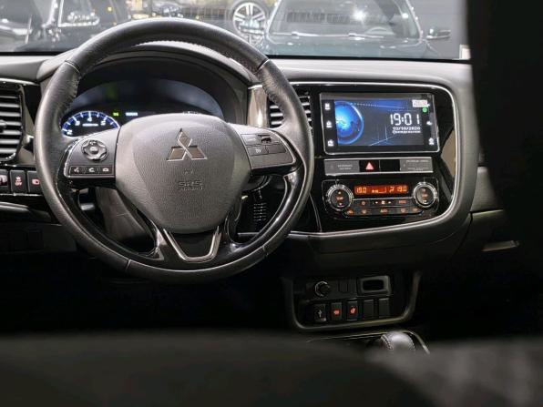 Mitsubishi Outlander III Рестайлинг 3 с пробегом 2019 года, цена 2 301 000 рублей, 71152 км, внедорожник, Автокод Объявления