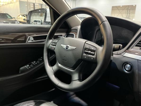 Hyundai Genesis II с пробегом 2015 года, цена 1 650 000 рублей, 208633 км, седан, Автокод Объявления