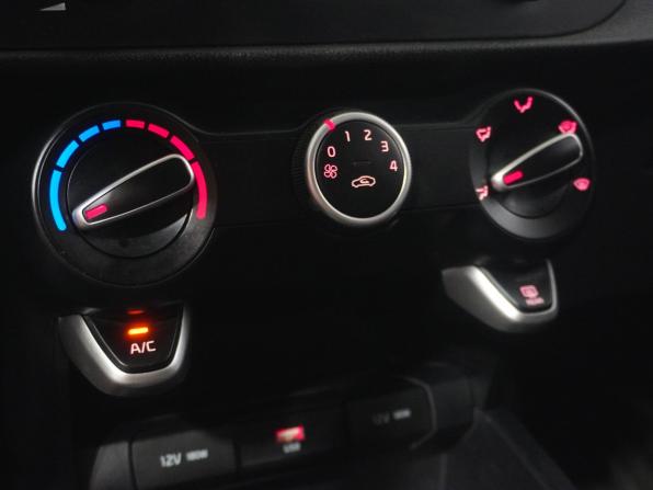 Kia Rio IV Рестайлинг с пробегом 2021 года, цена 1 645 000 рублей, 99967 км, седан, Автокод Объявления