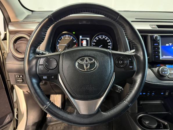 Toyota RAV4 IV (XA40) Рестайлинг с пробегом 2018 года, цена 2 490 000 рублей, 101792 км, внедорожник, Автокод Объявления