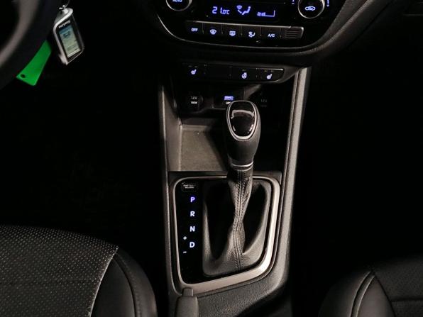 Hyundai Solaris II Рестайлинг с пробегом 2021 года, цена 1 819 000 рублей, 57461 км, седан, Автокод Объявления