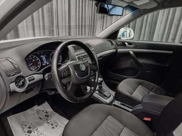 Skoda Octavia II (A5) Рестайлинг с пробегом 2012 года, цена 829 000 рублей, 199000 км, лифтбек, Автокод Объявления