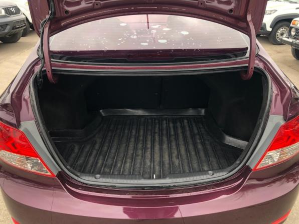 Hyundai Solaris I с пробегом 2013 года, цена 735 000 рублей, 199438 км, седан, Автокод Объявления