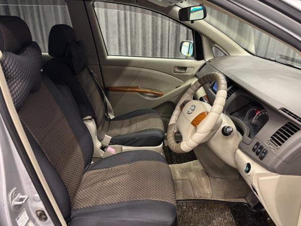 Toyota ISis I Рестайлинг с пробегом 2010 года, цена 1 089 000 рублей, 236000 км, минивэн, Автокод Объявления