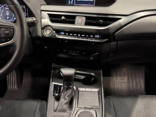 Lexus UX I с пробегом 2021 года, цена 3 379 000 рублей, 32000 км, внедорожник, Автокод Объявления