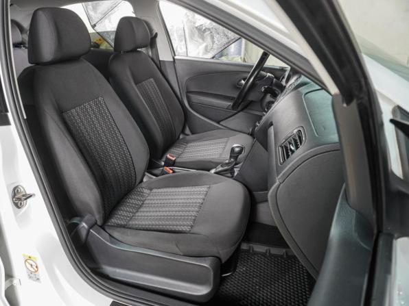 Volkswagen Polo V Рестайлинг с пробегом 2018 года, цена 1 264 000 рублей, 132030 км, седан, Автокод Объявления