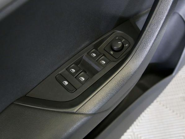 Skoda Karoq I с пробегом 2022 года, цена 2 650 000 рублей, 62845 км, внедорожник, Автокод Объявления