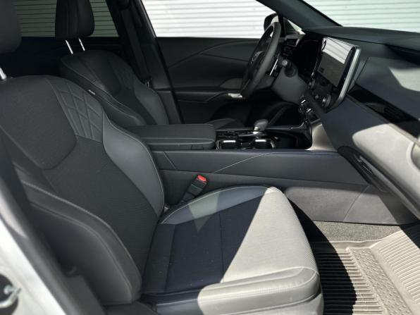 Lexus RX V с пробегом 2023 года, цена 8 930 000 рублей, 3355 км, внедорожник, Автокод Объявления